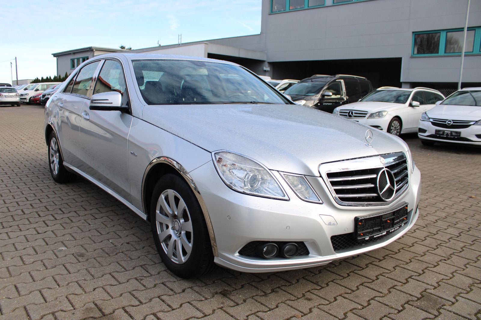 Fahrzeugabbildung Mercedes-Benz E 200 Autom.  Navi,PDC,SHZ