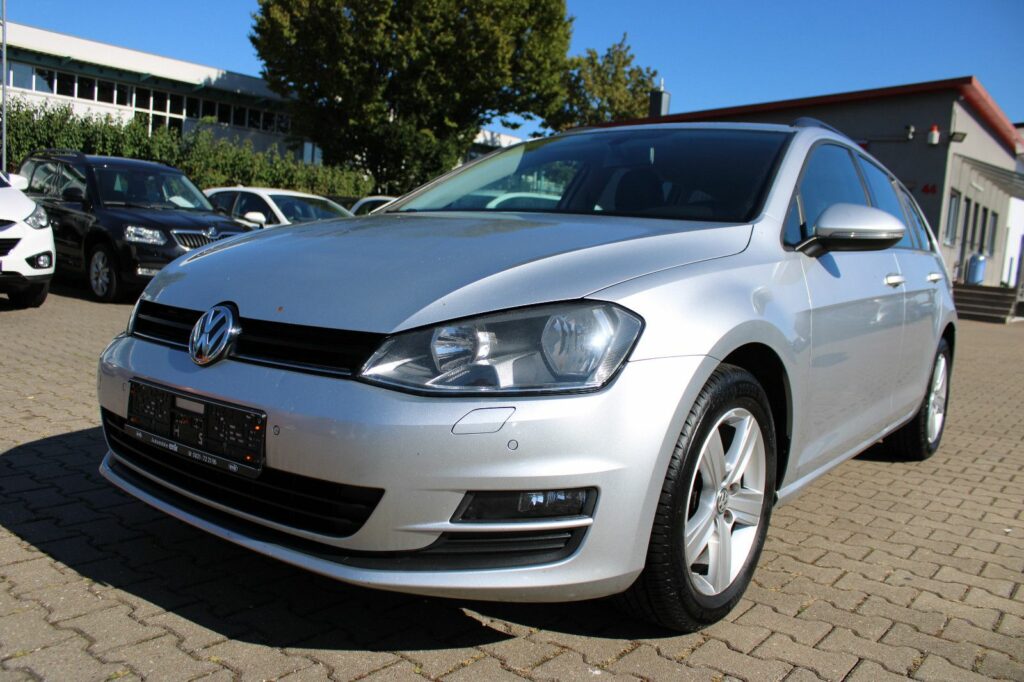 Volkswagen Golf 1.6 TDI Variant Navi,PDC,Leder,SHZ.