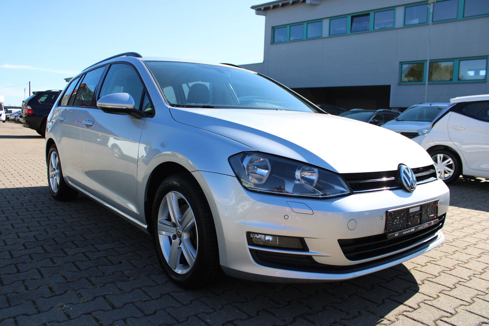 Fahrzeugabbildung Volkswagen Golf 1.6 TDI Variant Navi,PDC,Leder,SHZ.