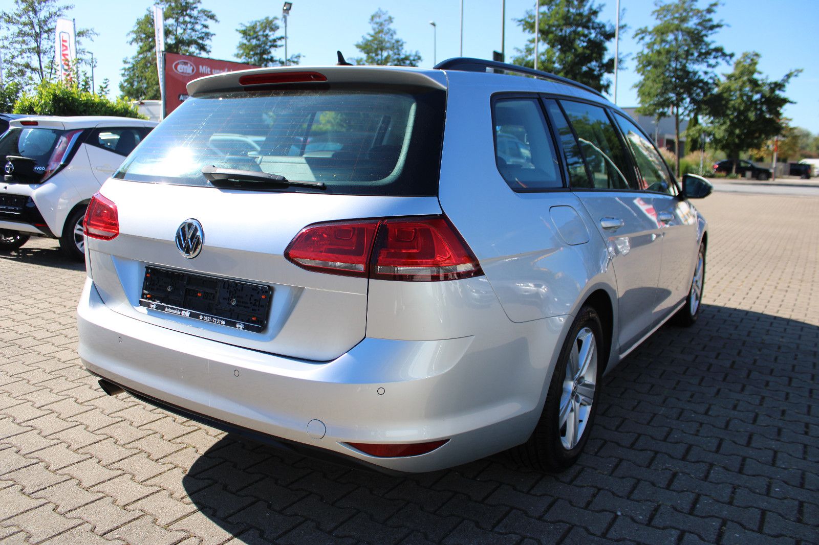 Fahrzeugabbildung Volkswagen Golf 1.6 TDI Variant Navi,PDC,Leder,SHZ.