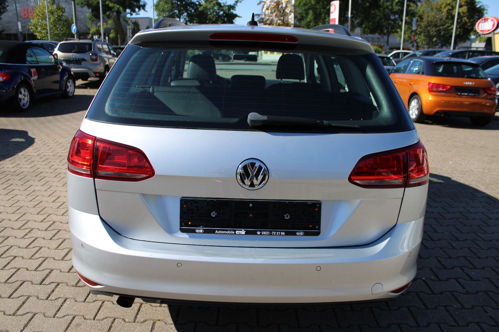 Fahrzeugabbildung Volkswagen Golf 1.6 TDI Variant Navi,PDC,Leder,SHZ.