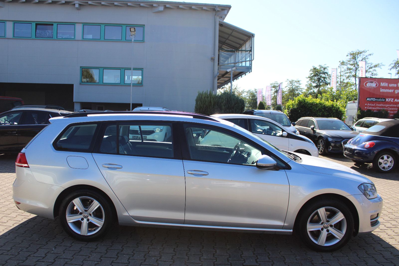 Fahrzeugabbildung Volkswagen Golf 1.6 TDI Variant Navi,PDC,Leder,SHZ.