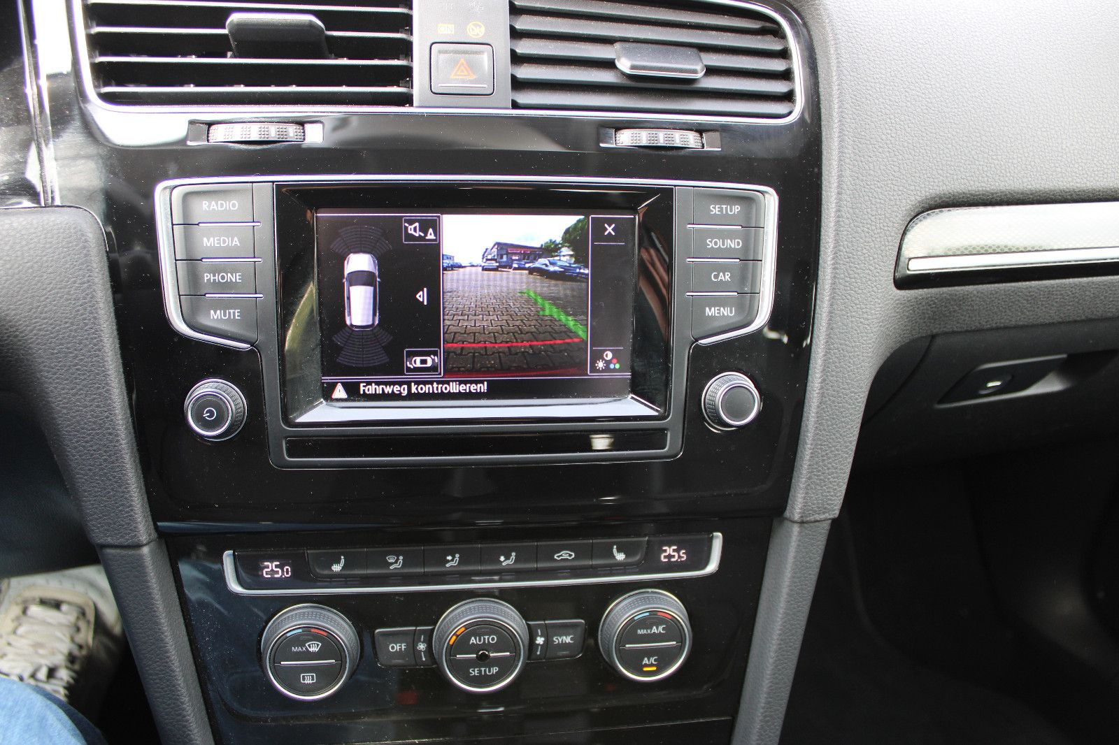 Fahrzeugabbildung Volkswagen Golf 1.4 TSI DSG Highline PDC,Kamera,Keyless