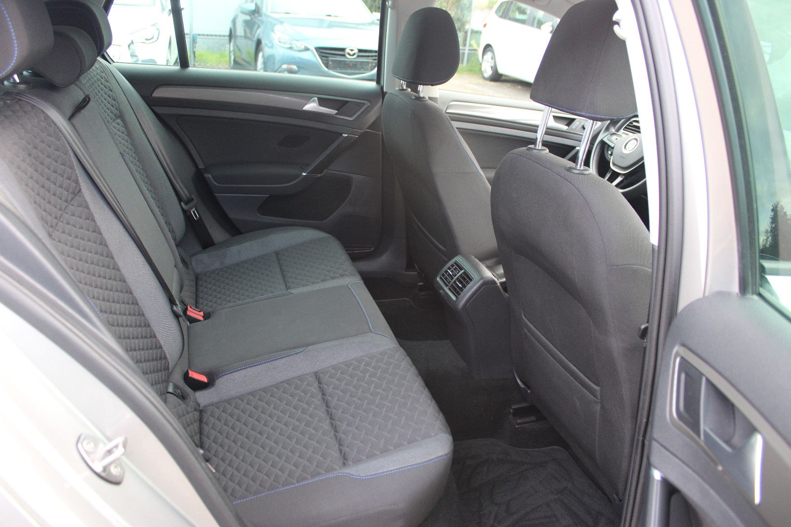 Fahrzeugabbildung Volkswagen Golf 1.0 TSI DSG Join PDC,SHZ,LED,Navi