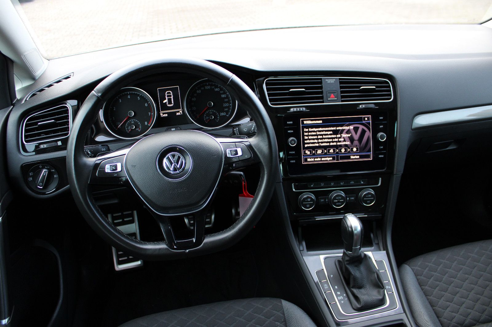 Fahrzeugabbildung Volkswagen Golf 1.0 TSI DSG Join PDC,SHZ,LED,Navi