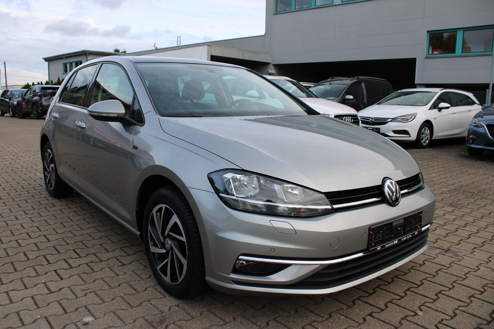 Fahrzeugabbildung Volkswagen Golf 1.0 TSI DSG Join PDC,SHZ,LED,Navi