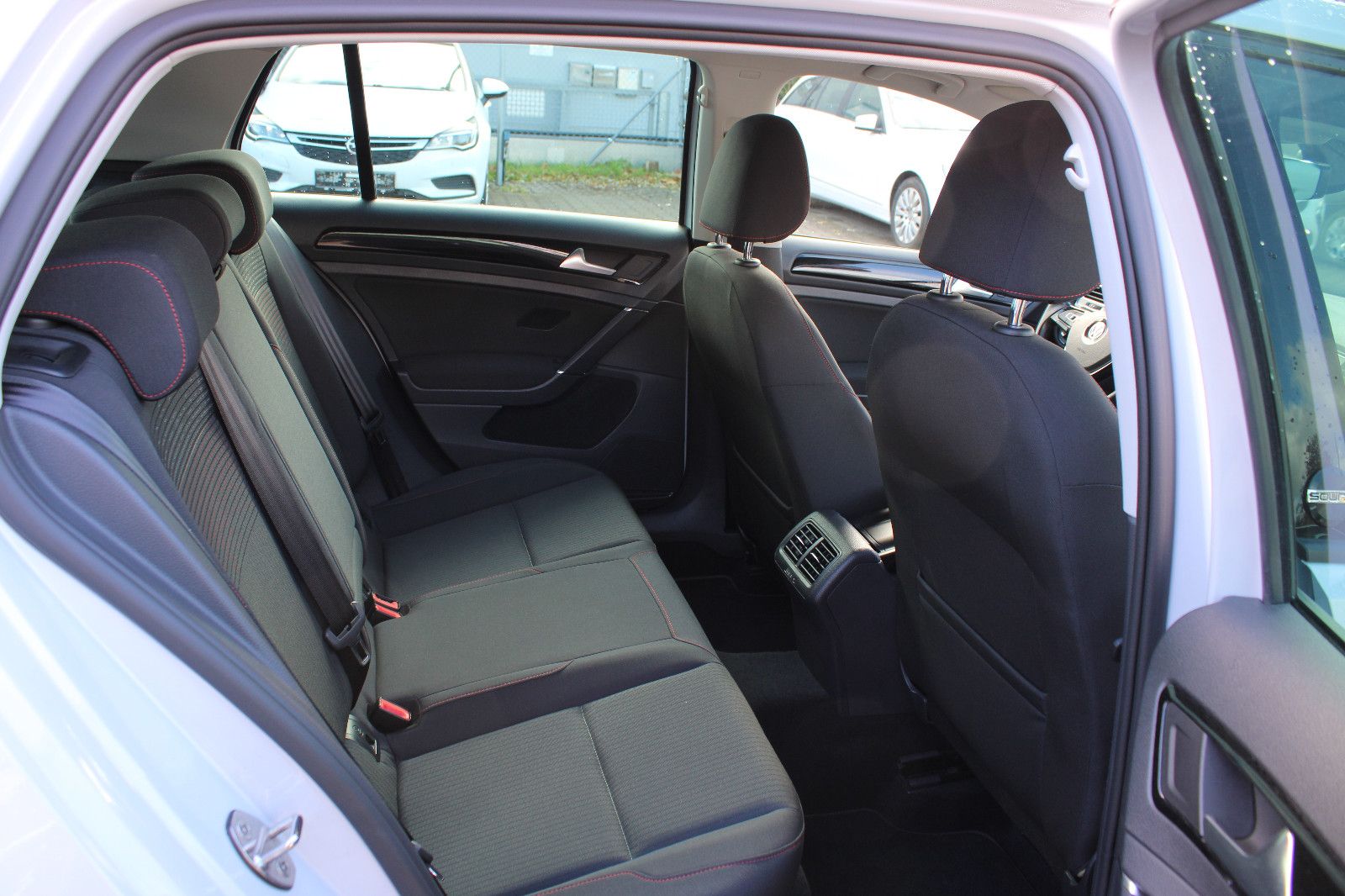 Fahrzeugabbildung Volkswagen Golf 1.4 TSI DSG Sound Navi,LED,SHZ,Apple