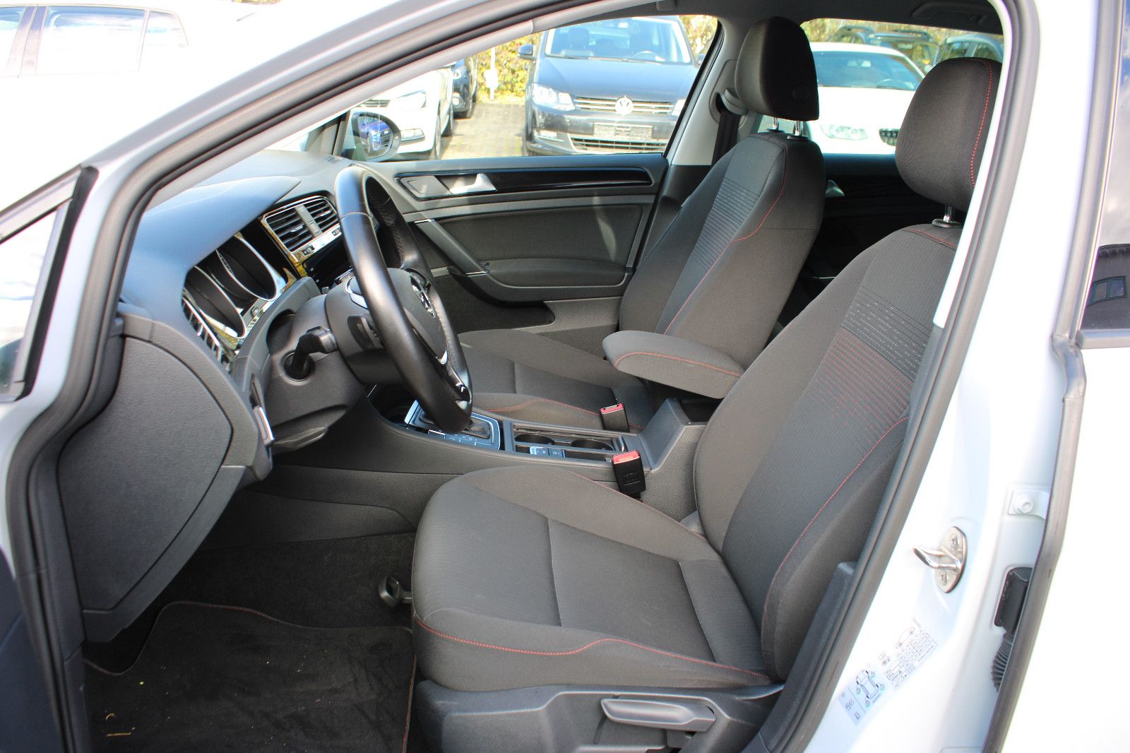 Fahrzeugabbildung Volkswagen Golf 1.4 TSI DSG Sound Navi,LED,SHZ,Apple