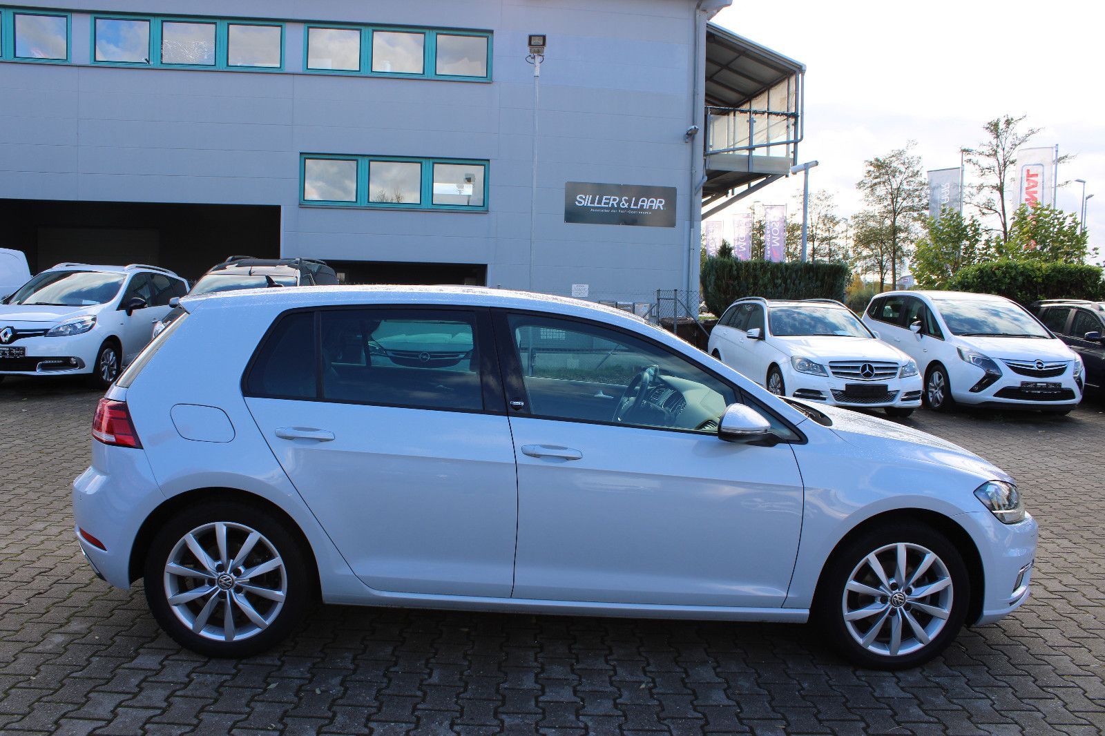 Fahrzeugabbildung Volkswagen Golf 1.4 TSI DSG Sound Navi,LED,SHZ,Apple