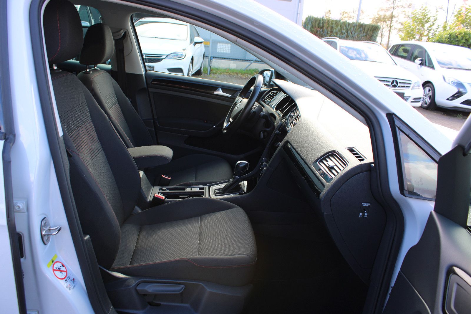 Fahrzeugabbildung Volkswagen Golf 1.4 TSI DSG Sound Navi,LED,SHZ,Apple