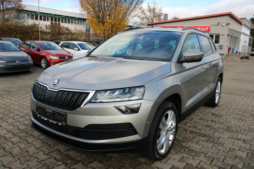 SKODA Karoq 1.5 TSI DSG KamerNavi,PDC,AHK,Panorama,LED