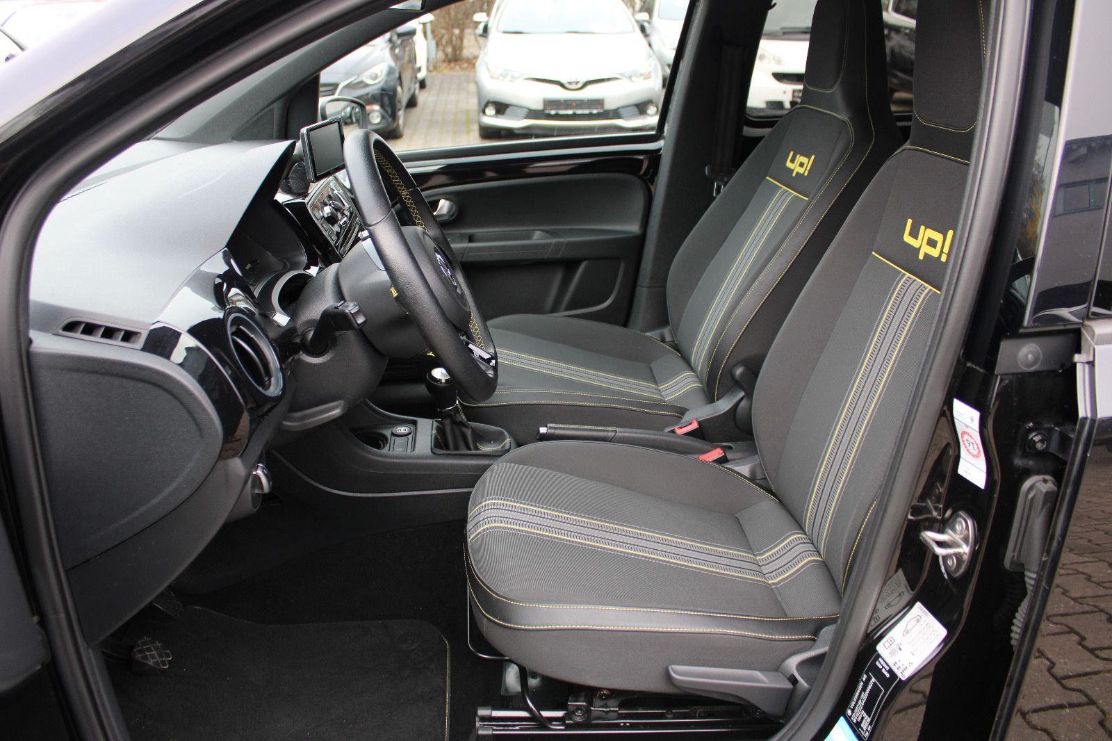 Fahrzeugabbildung Volkswagen up! 1.0 street Navi,PDC,SHZ,Bluetooth