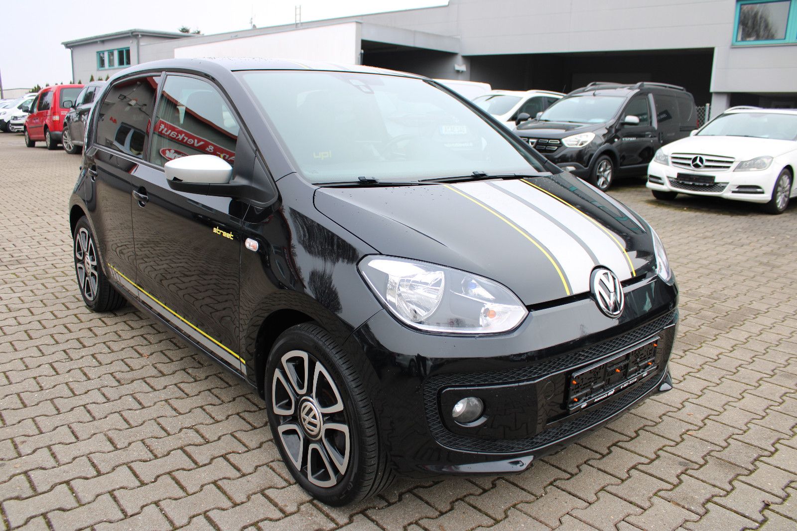Fahrzeugabbildung Volkswagen up! 1.0 street Navi,PDC,SHZ,Bluetooth