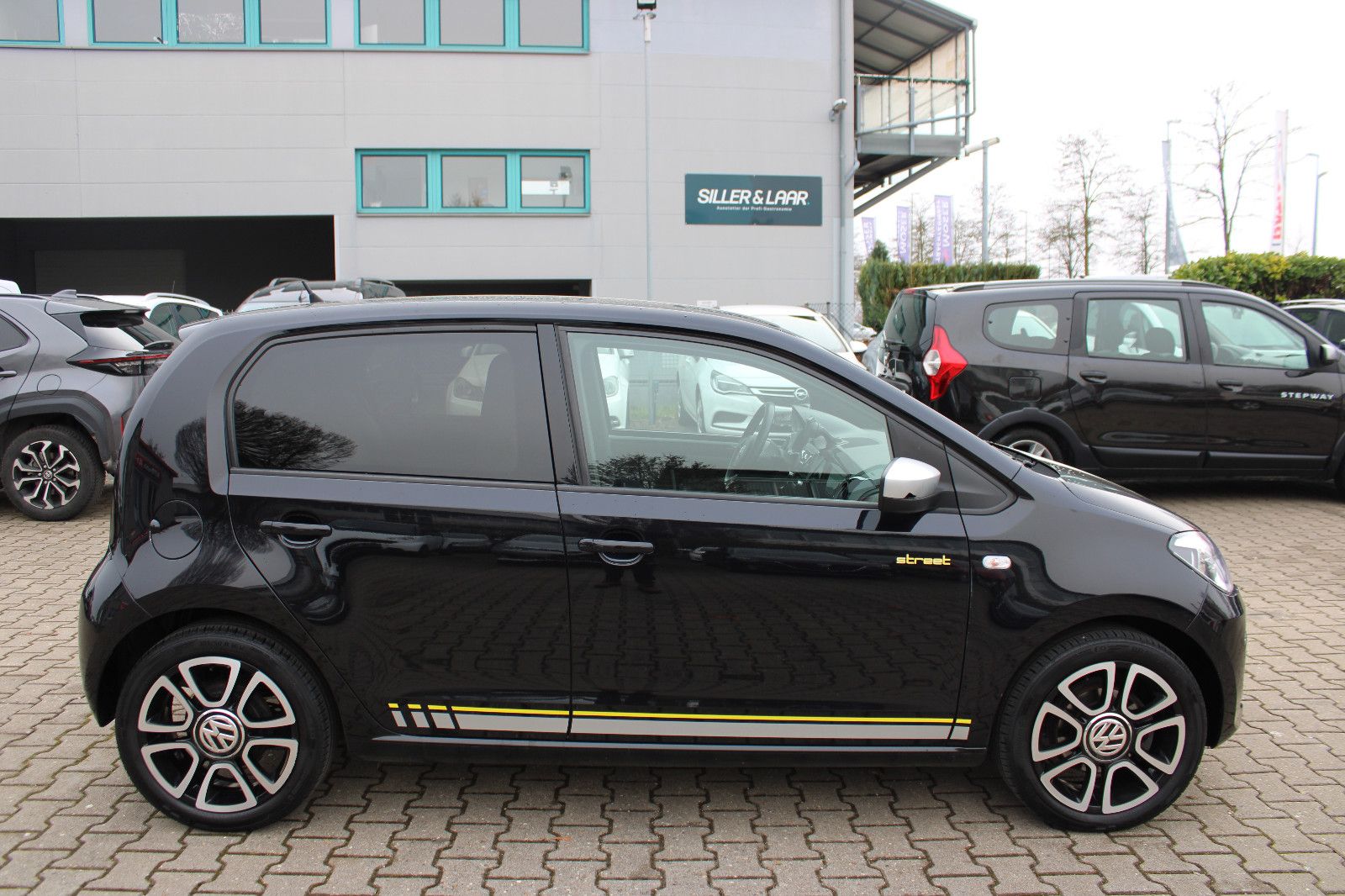 Fahrzeugabbildung Volkswagen up! 1.0 street Navi,PDC,SHZ,Bluetooth