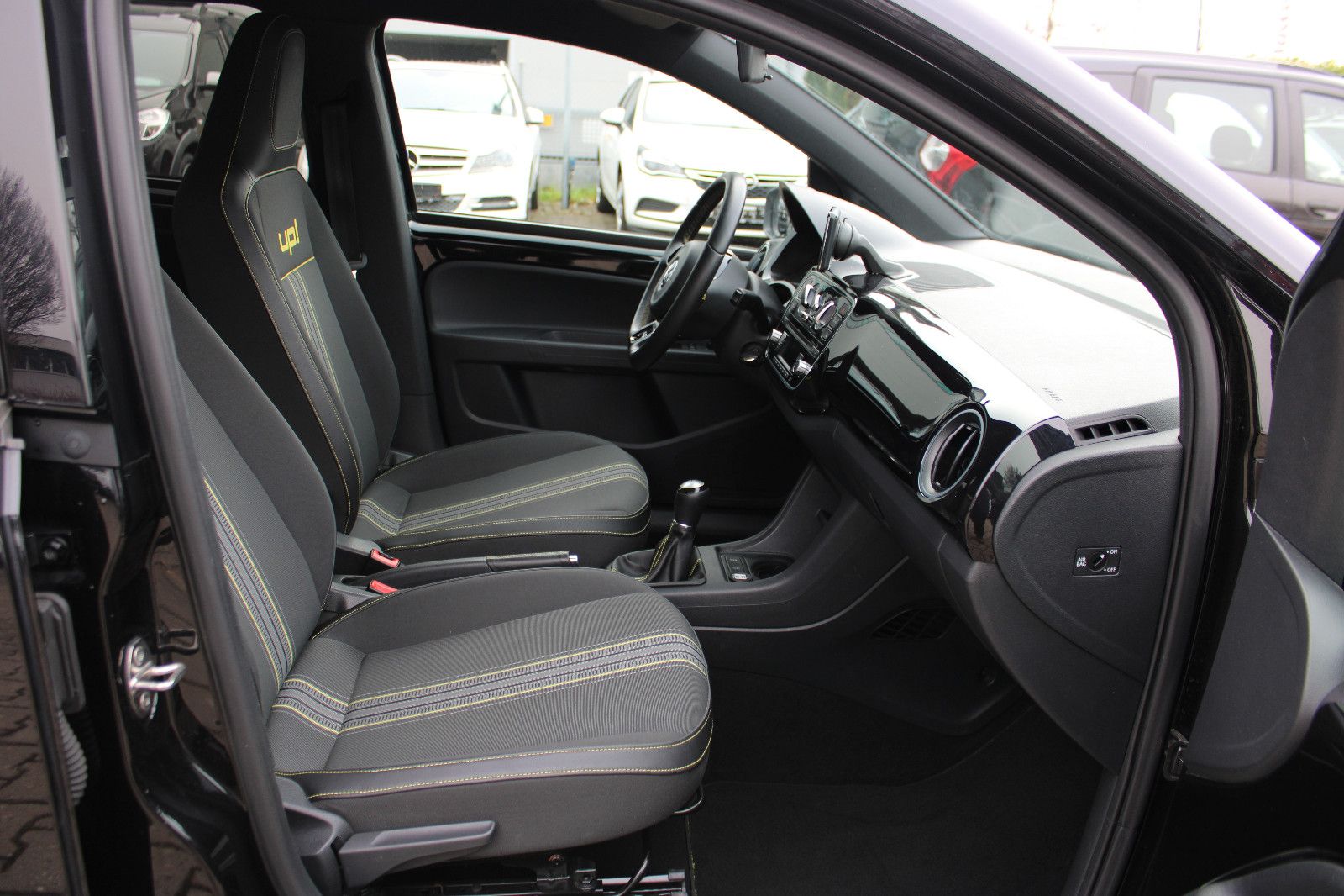 Fahrzeugabbildung Volkswagen up! 1.0 street Navi,PDC,SHZ,Bluetooth