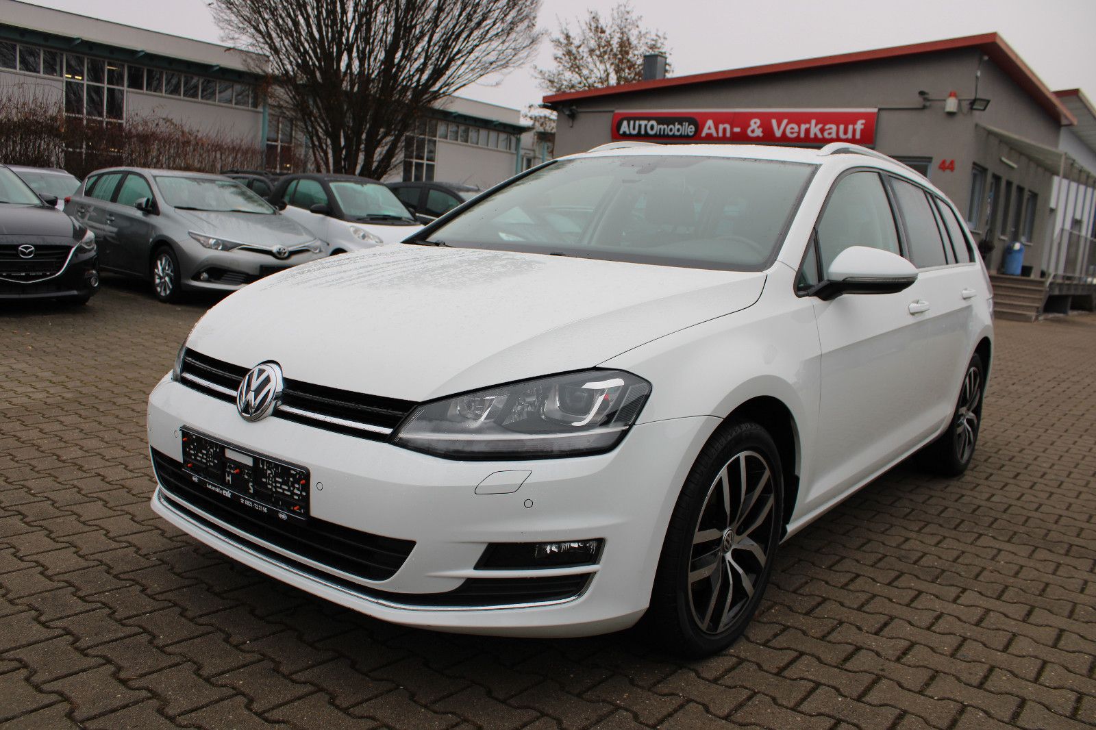 Fahrzeugabbildung Volkswagen Golf 1.4 TSI BMT Highline Variant Navi,PDC,Xenon