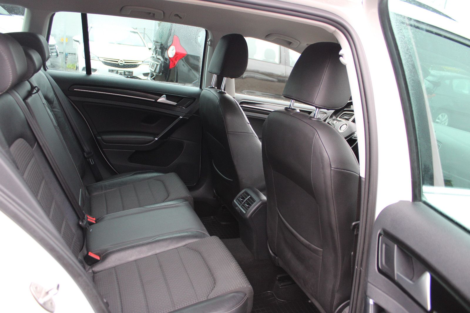 Fahrzeugabbildung Volkswagen Golf 1.4 TSI BMT Highline Variant Navi,PDC,Xenon