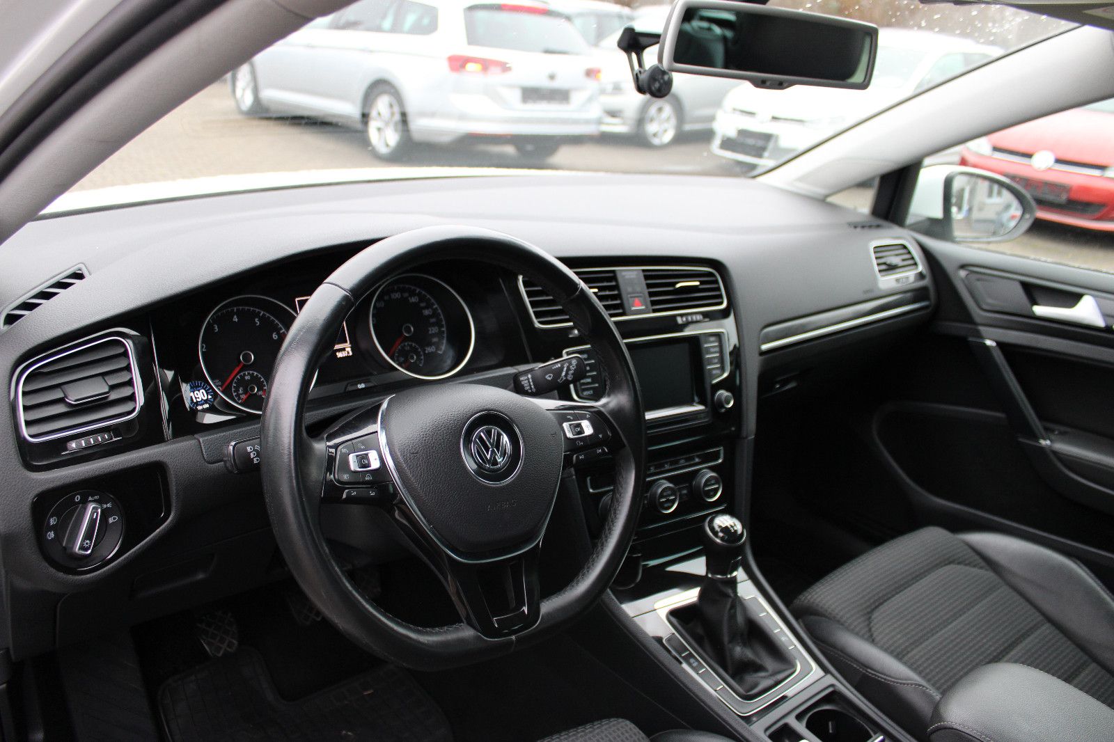 Fahrzeugabbildung Volkswagen Golf 1.4 TSI BMT Highline Variant Navi,PDC,Xenon