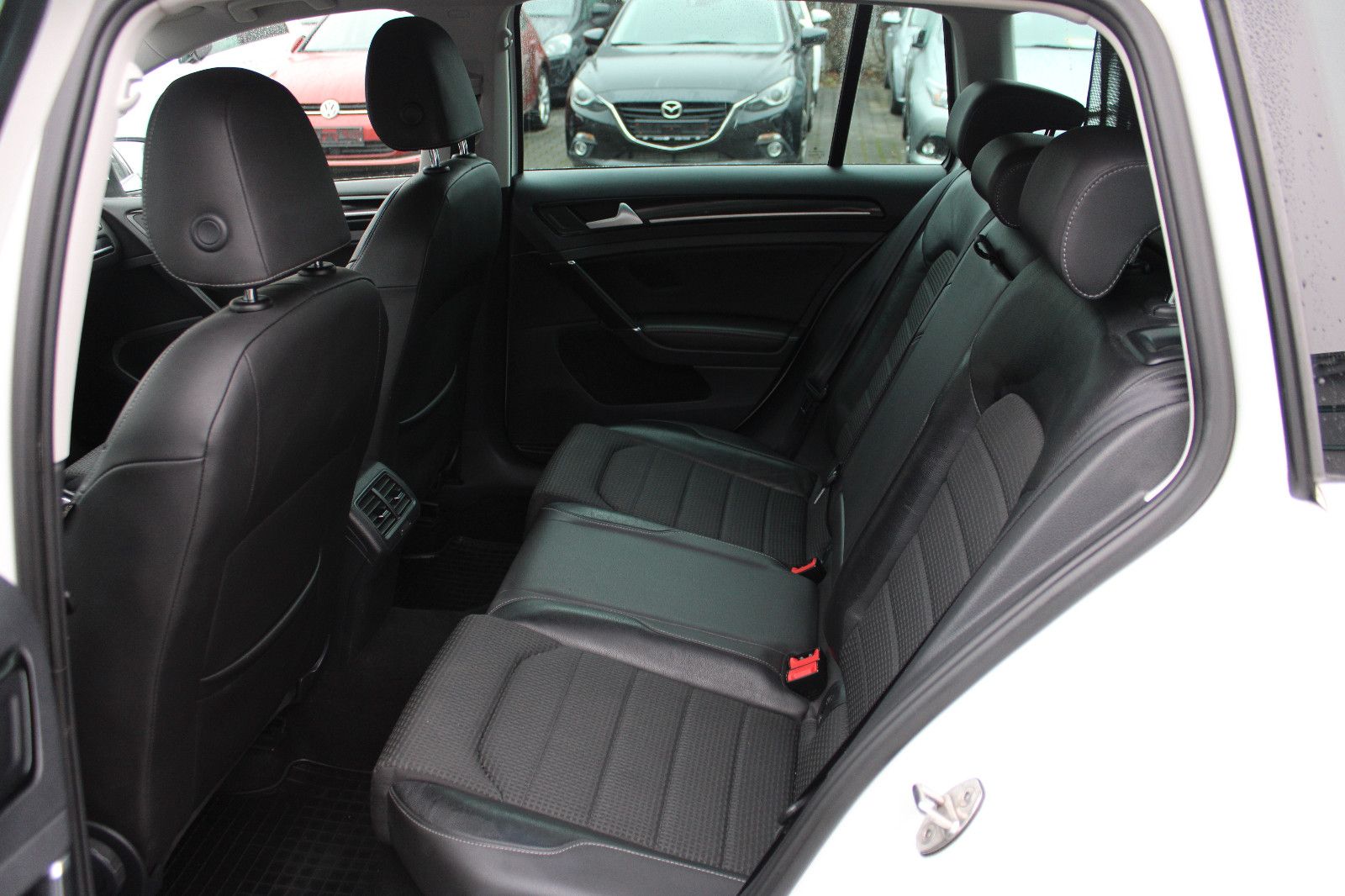 Fahrzeugabbildung Volkswagen Golf 1.4 TSI BMT Highline Variant Navi,PDC,Xenon