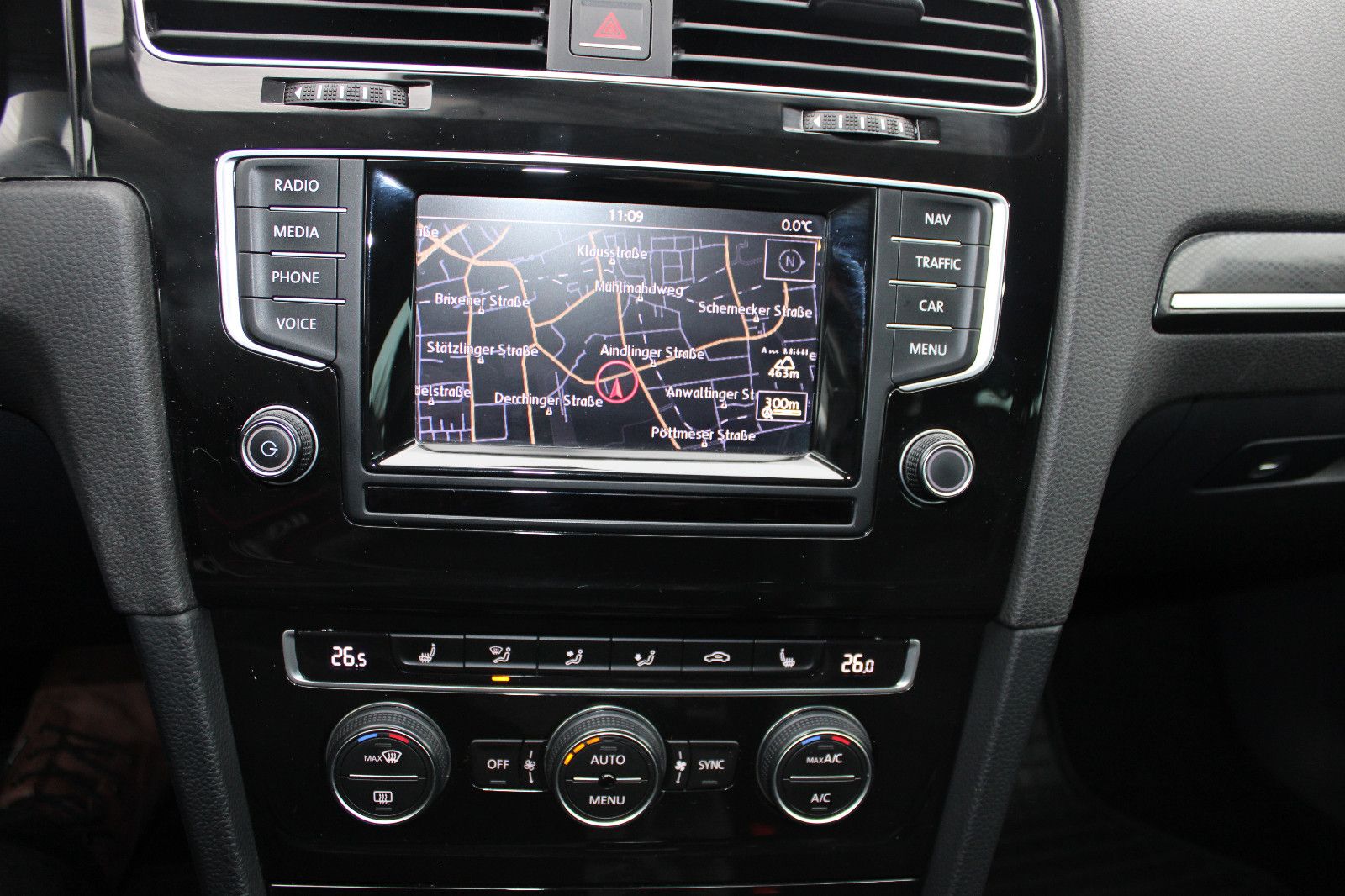 Fahrzeugabbildung Volkswagen Golf 1.4 TSI BMT Highline Variant Navi,PDC,Xenon