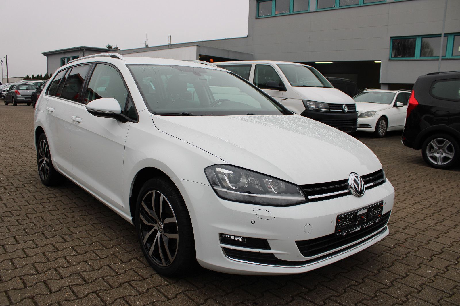 Fahrzeugabbildung Volkswagen Golf 1.4 TSI BMT Highline Variant Navi,PDC,Xenon