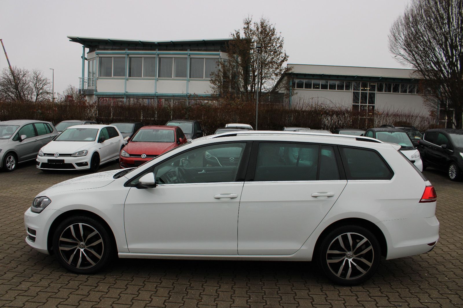 Fahrzeugabbildung Volkswagen Golf 1.4 TSI BMT Highline Variant Navi,PDC,Xenon
