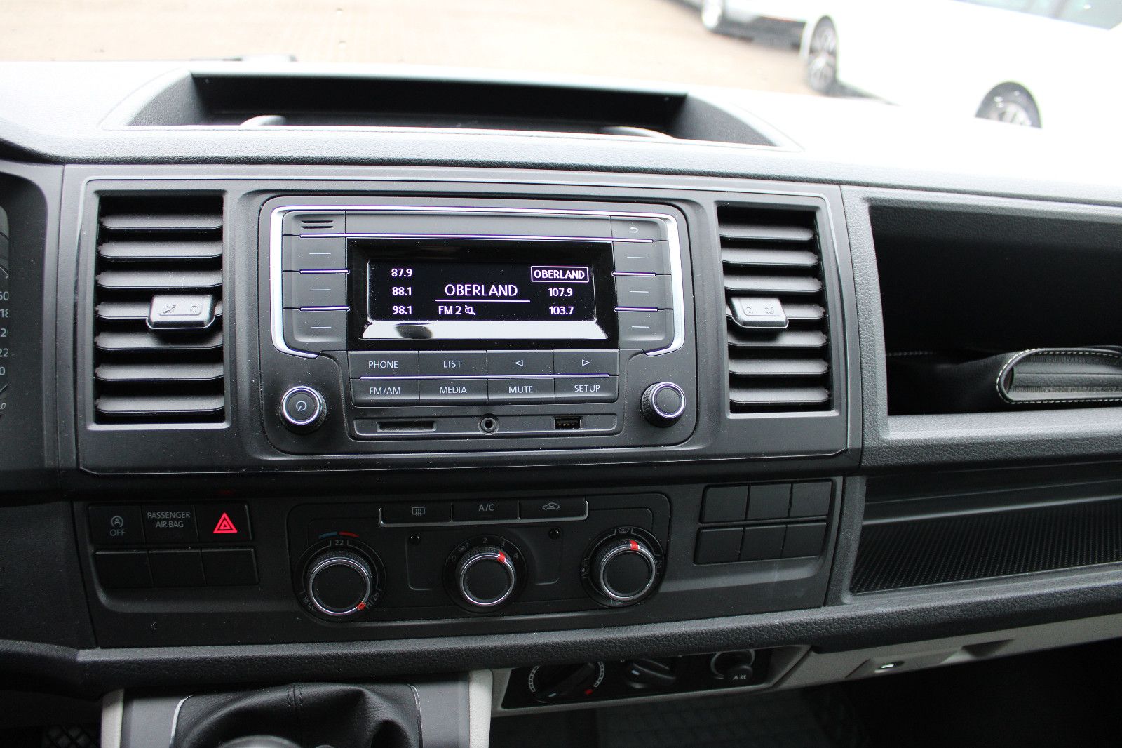 Fahrzeugabbildung Volkswagen T6 Transporter 9.Sitzer Klima,PDC