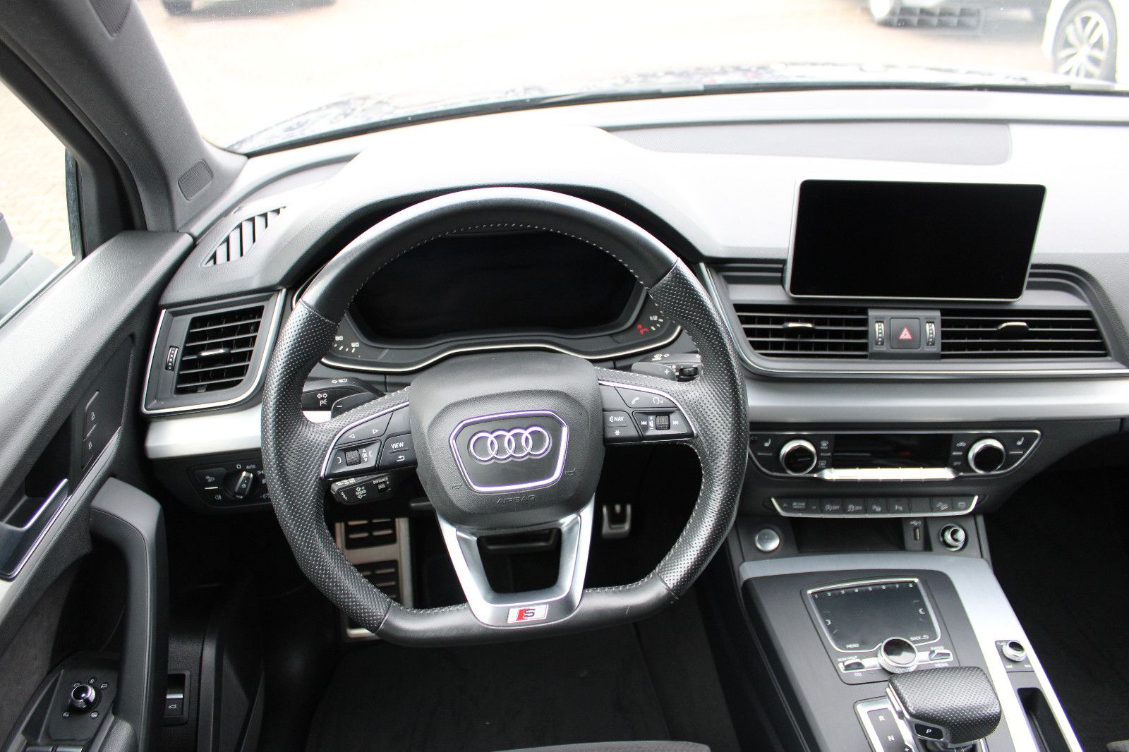 Fahrzeugabbildung Audi Q5 2.0 TFSI S tronic quattro S-Line