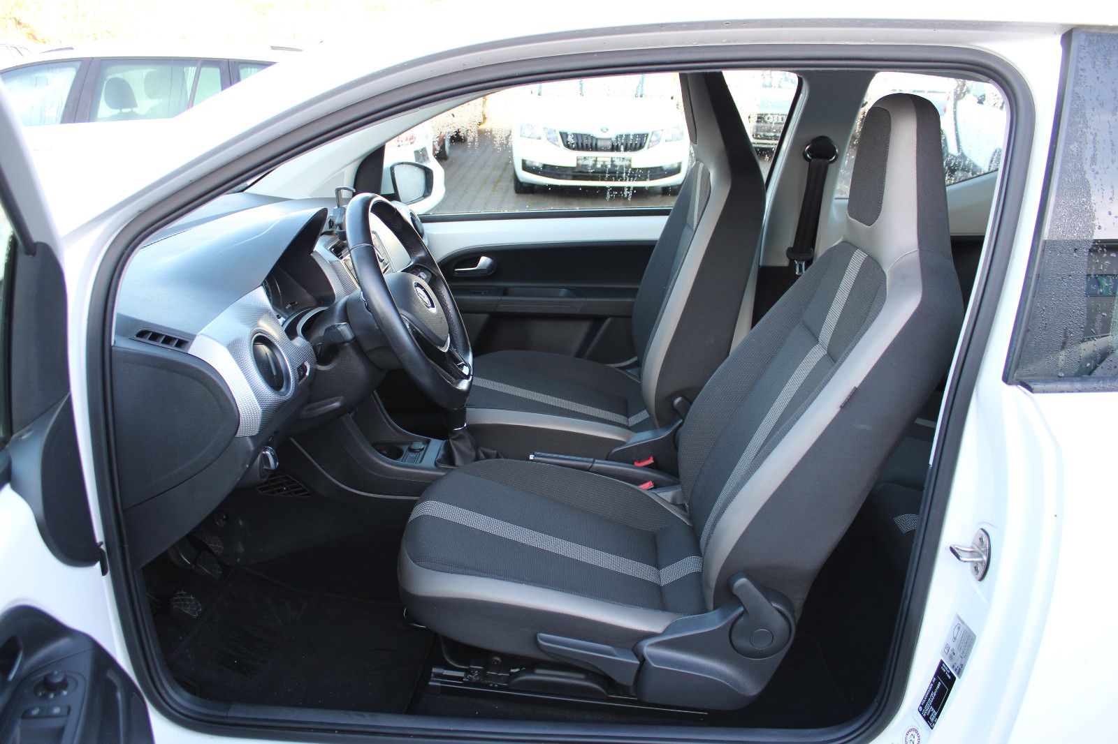 Fahrzeugabbildung Volkswagen up! 1.0 Klima,PDC,SHZ