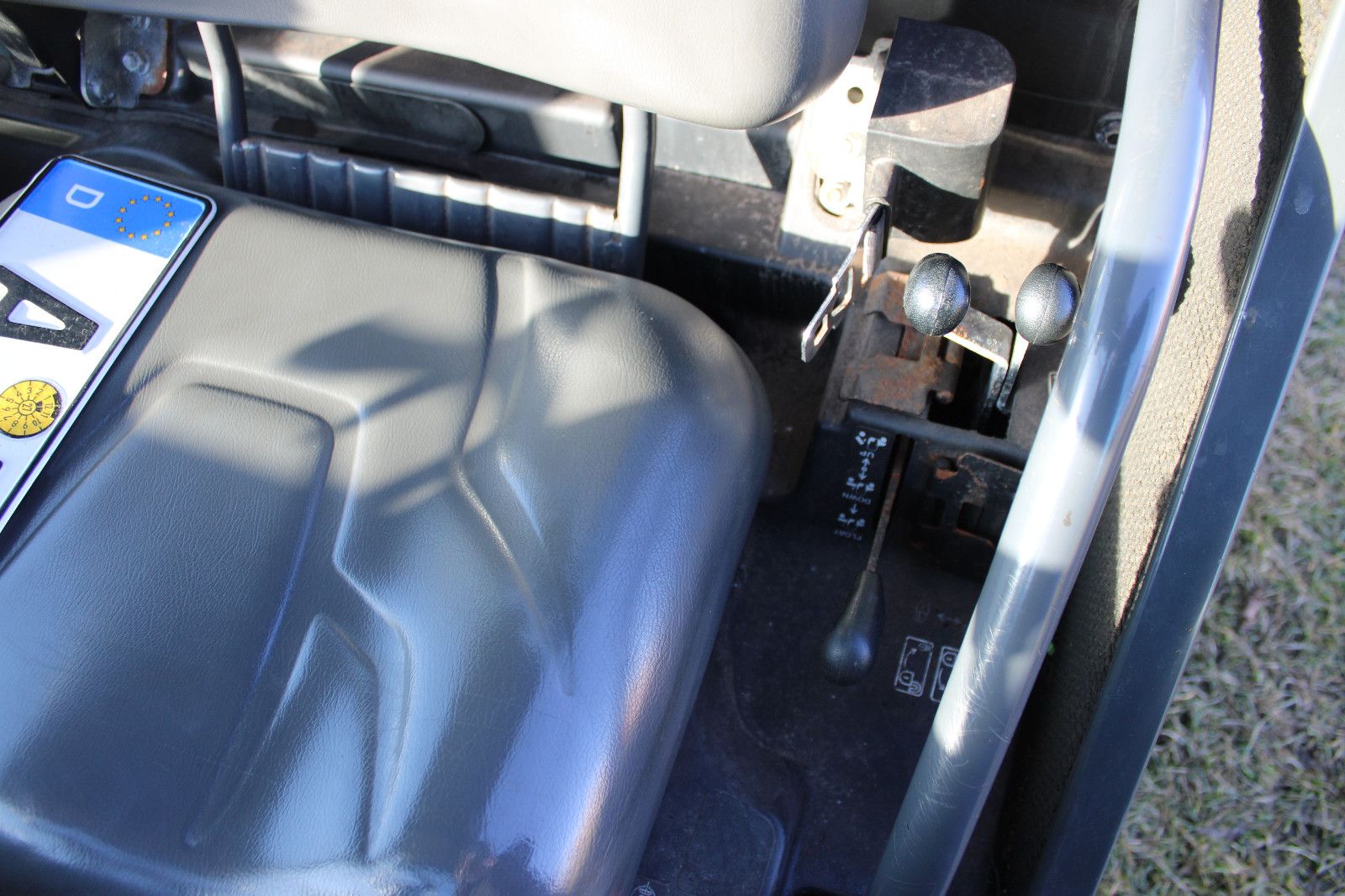 Fahrzeugabbildung Kubota RTV-X900 Diesel Kipper mit Schneepflug