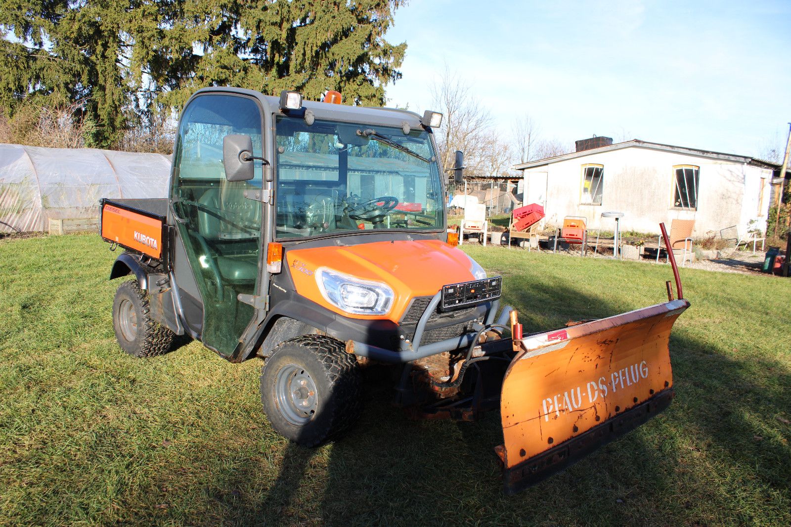 Fahrzeugabbildung Kubota RTV-X900 Diesel Kipper mit Schneepflug