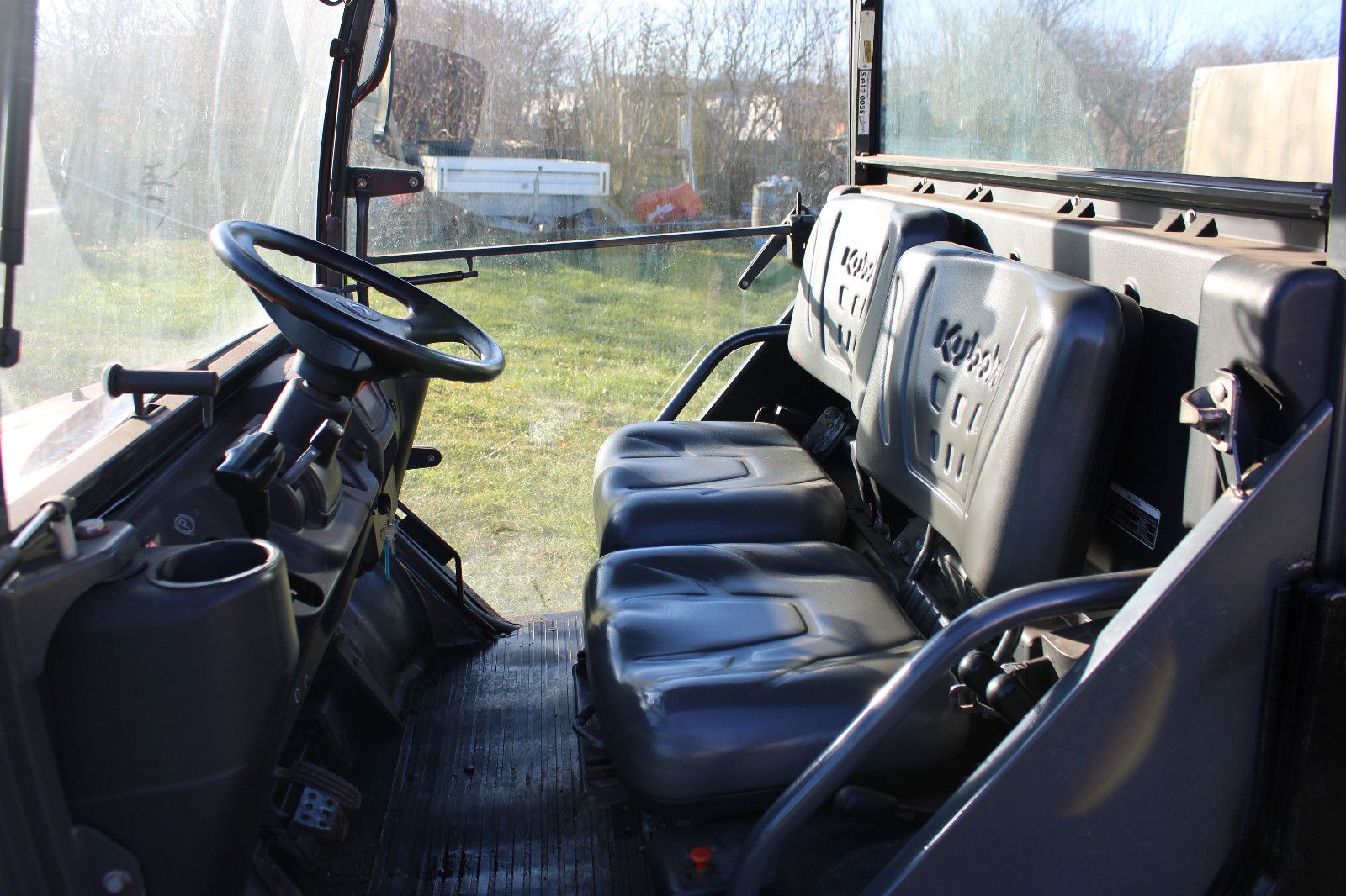 Fahrzeugabbildung Kubota RTV-X900 Diesel Kipper mit Schneepflug