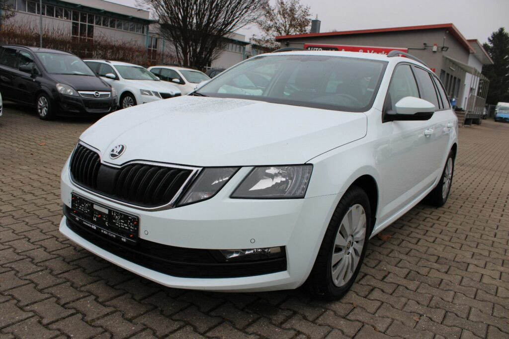 SKODA Octavia 1.6 TDI Combi Navi,PDC,LED,SHZ,Apple