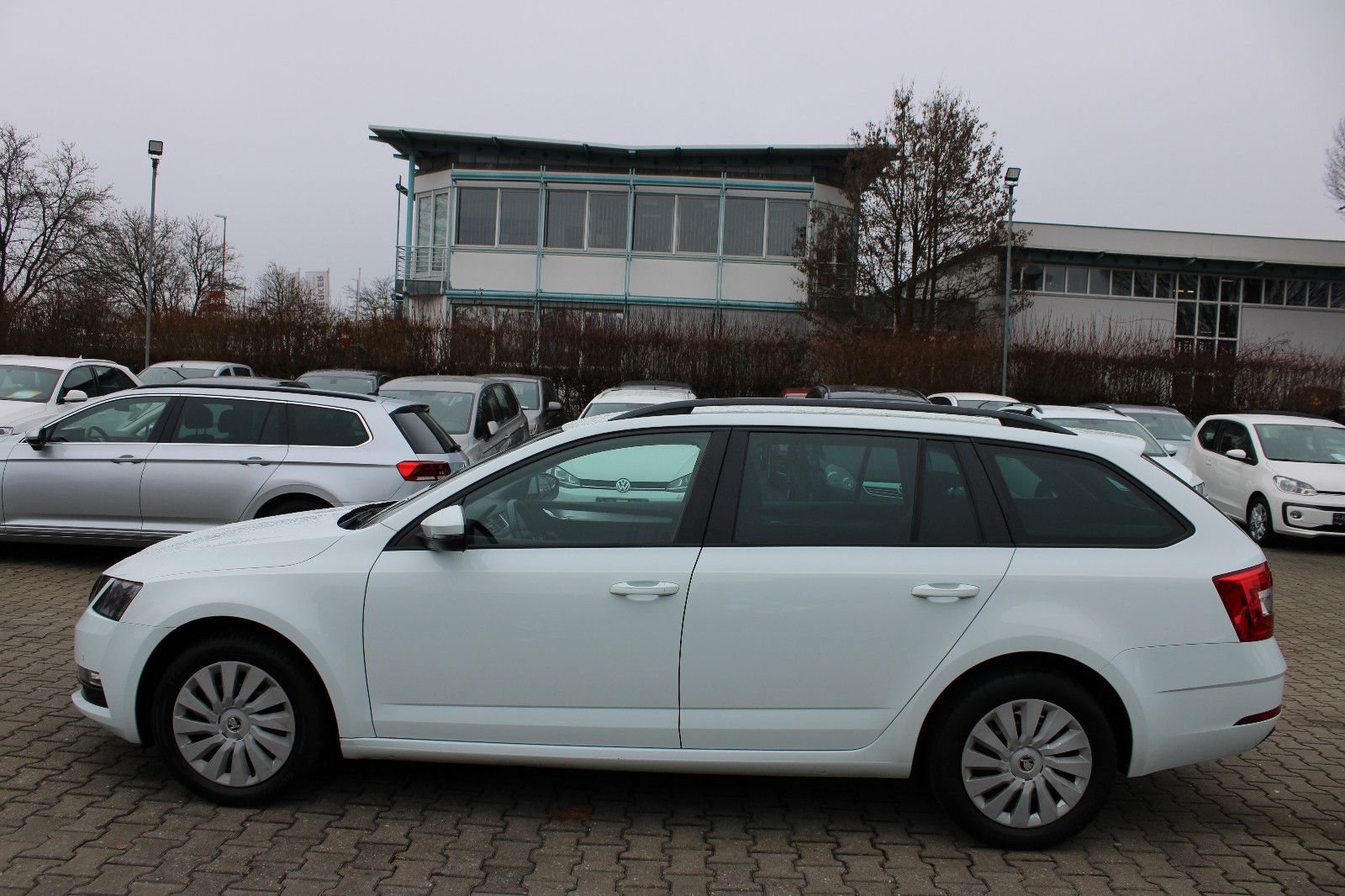 Fahrzeugabbildung SKODA Octavia 1.6 TDI Combi Navi,PDC,LED,SHZ,Apple