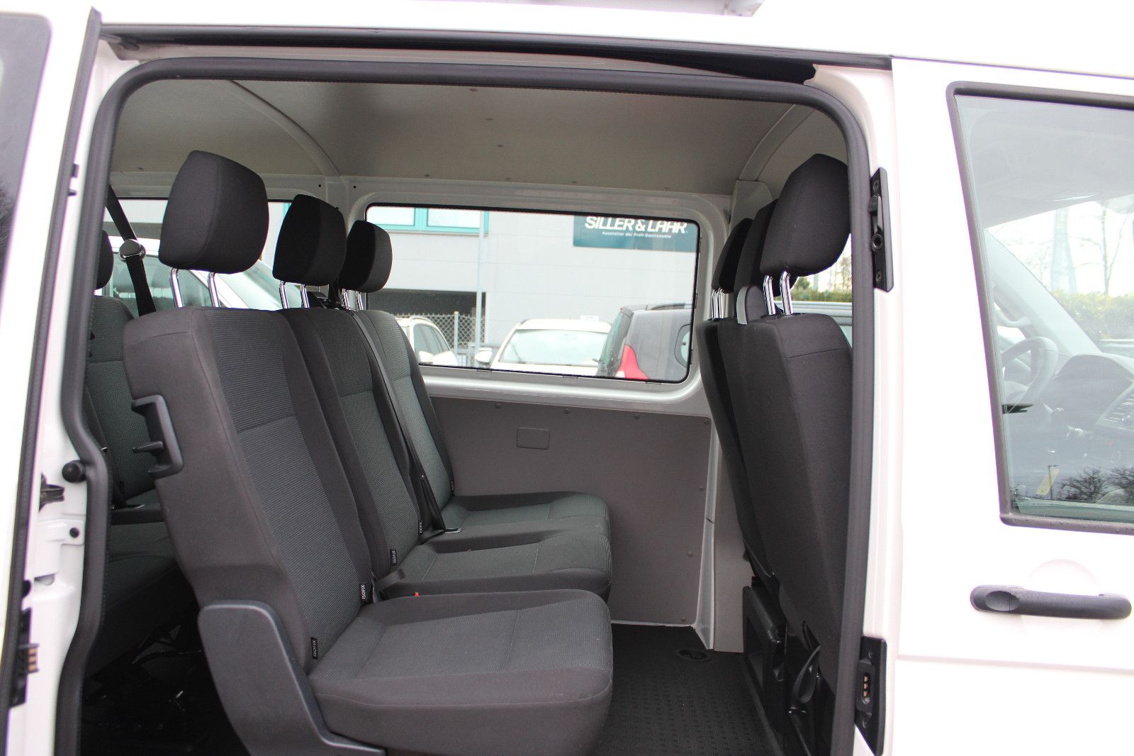 Fahrzeugabbildung Volkswagen T6 Transporter 2.0TDI 9.Sitzer PDC,Klima