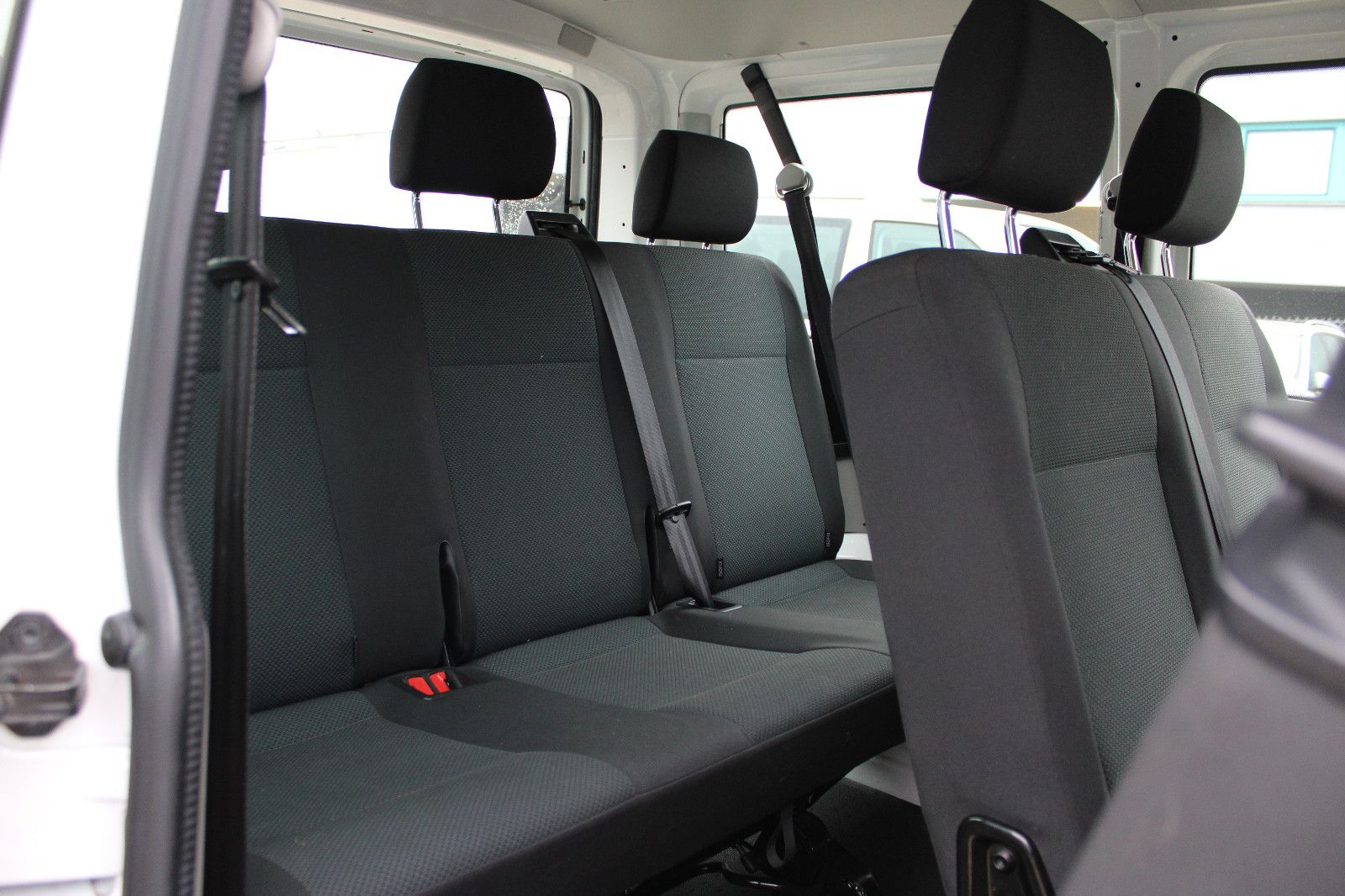 Fahrzeugabbildung Volkswagen T6 Transporter 2.0TDI 9.Sitzer PDC,Klima