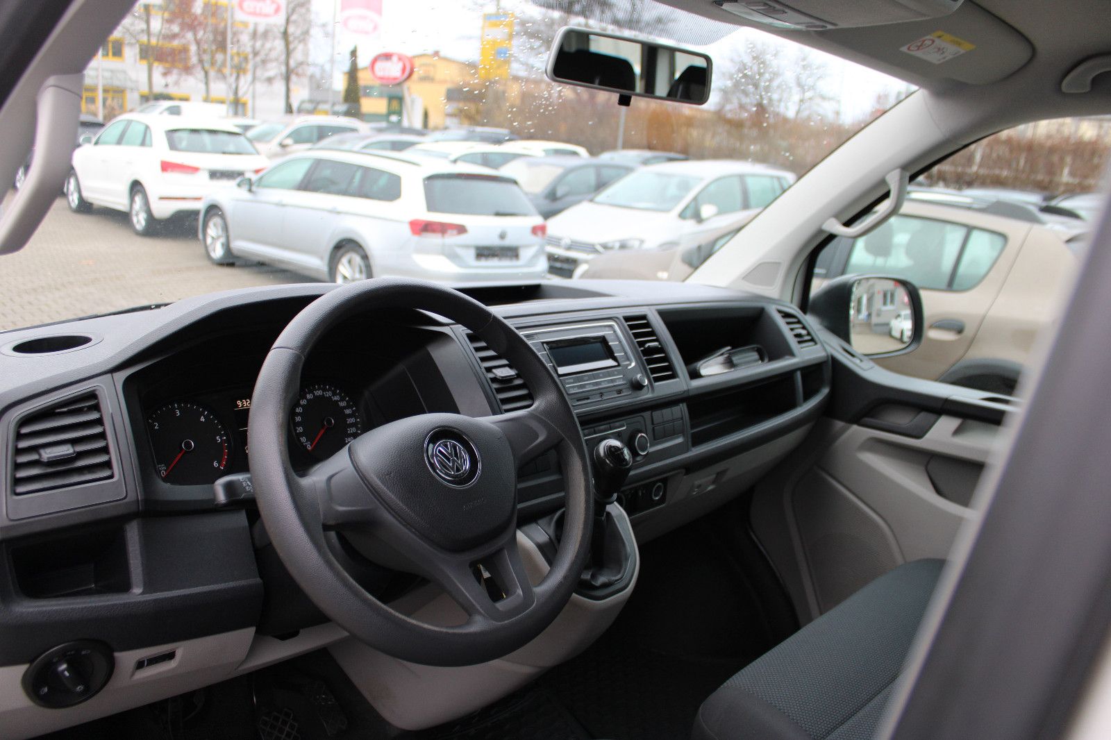 Fahrzeugabbildung Volkswagen T6 Transporter 2.0TDI 9.Sitzer PDC,Klima