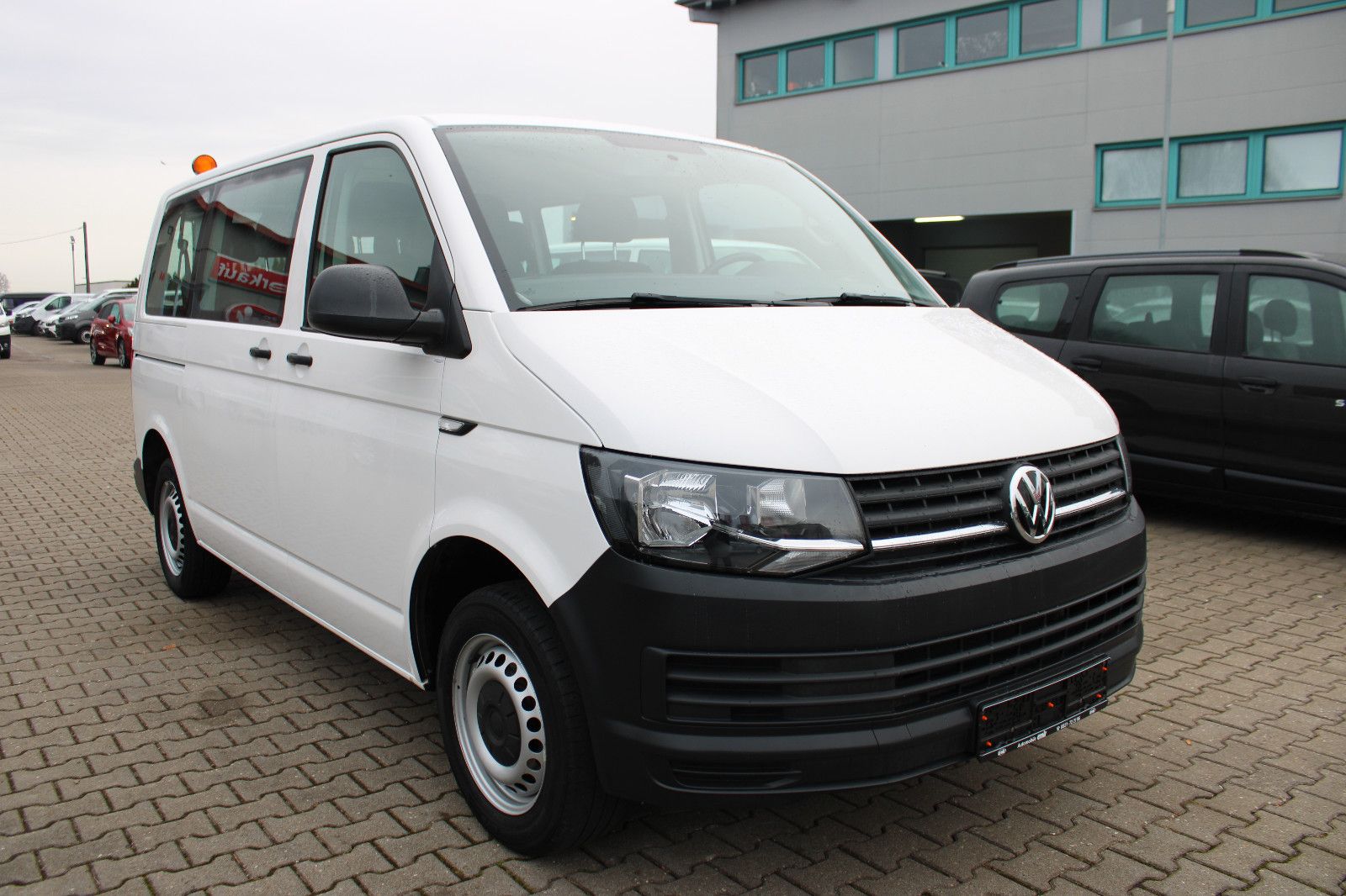 Fahrzeugabbildung Volkswagen T6 Transporter 2.0TDI 9.Sitzer PDC,Klima
