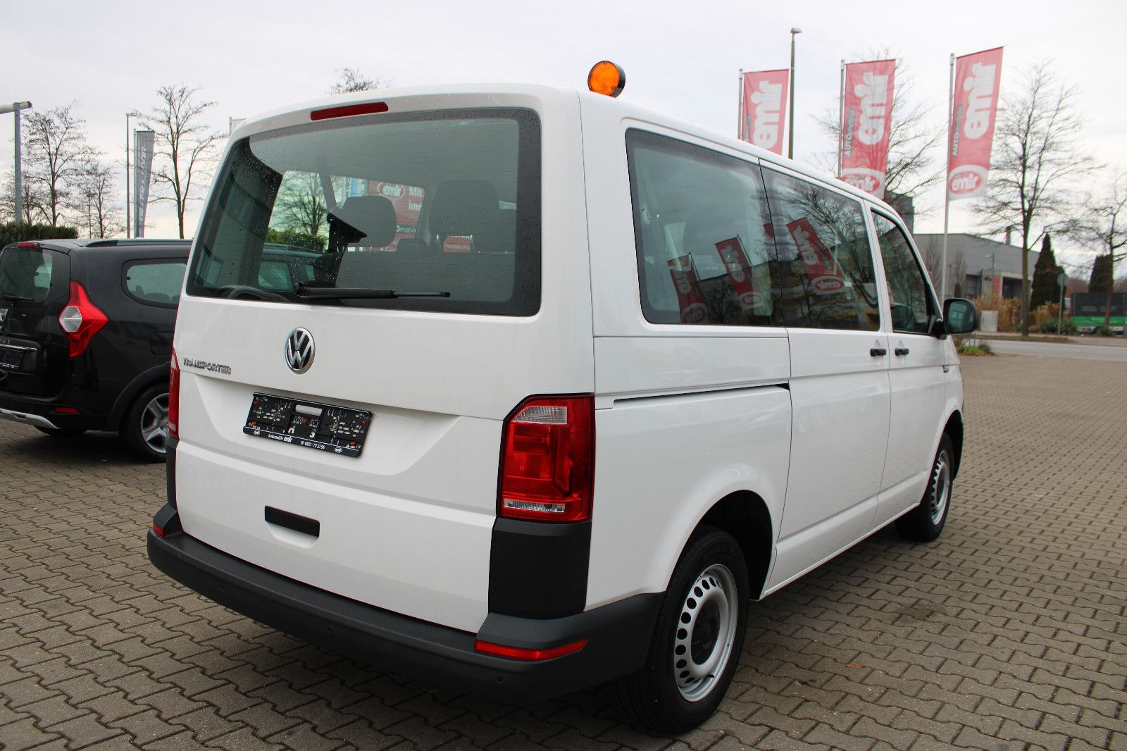 Fahrzeugabbildung Volkswagen T6 Transporter 2.0TDI 9.Sitzer PDC,Klima