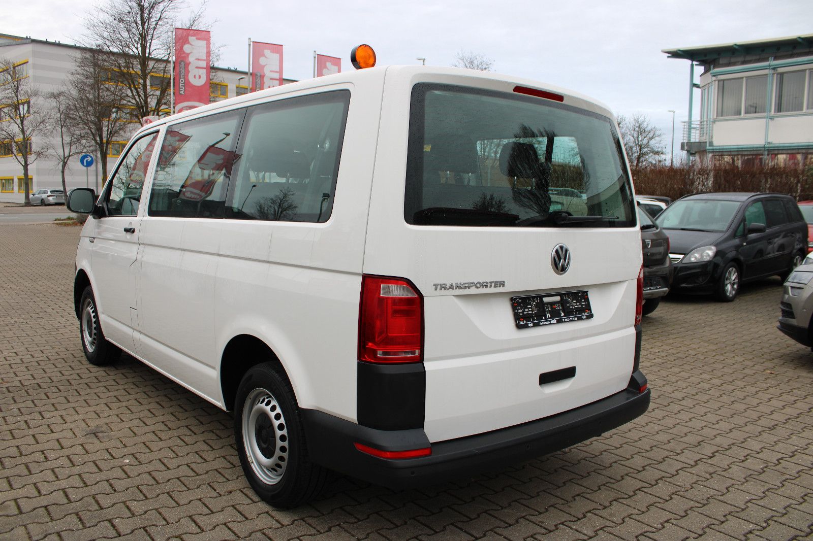 Fahrzeugabbildung Volkswagen T6 Transporter 2.0TDI 9.Sitzer PDC,Klima