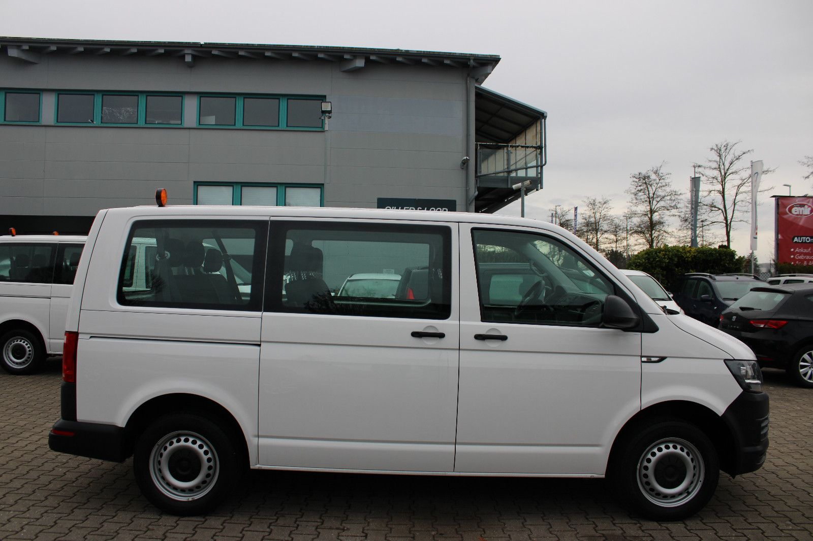 Fahrzeugabbildung Volkswagen T6 Transporter 2.0TDI 9.Sitzer PDC,Klima