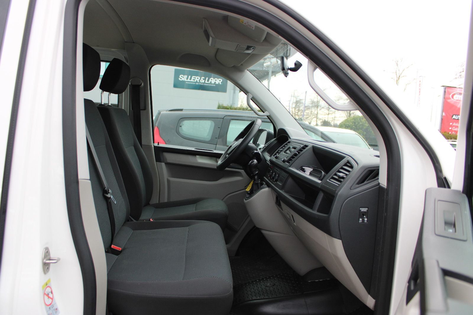 Fahrzeugabbildung Volkswagen T6 Transporter 2.0TDI 9.Sitzer PDC,Klima