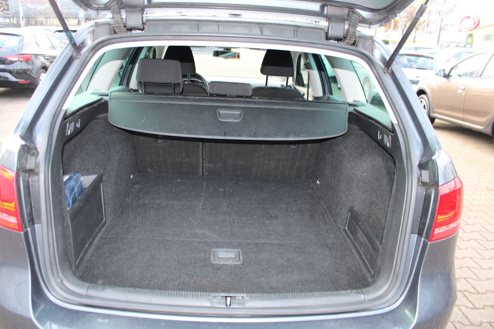 Fahrzeugabbildung Volkswagen Passat Variant 1.6 TDI Klimaautom, SHZ,