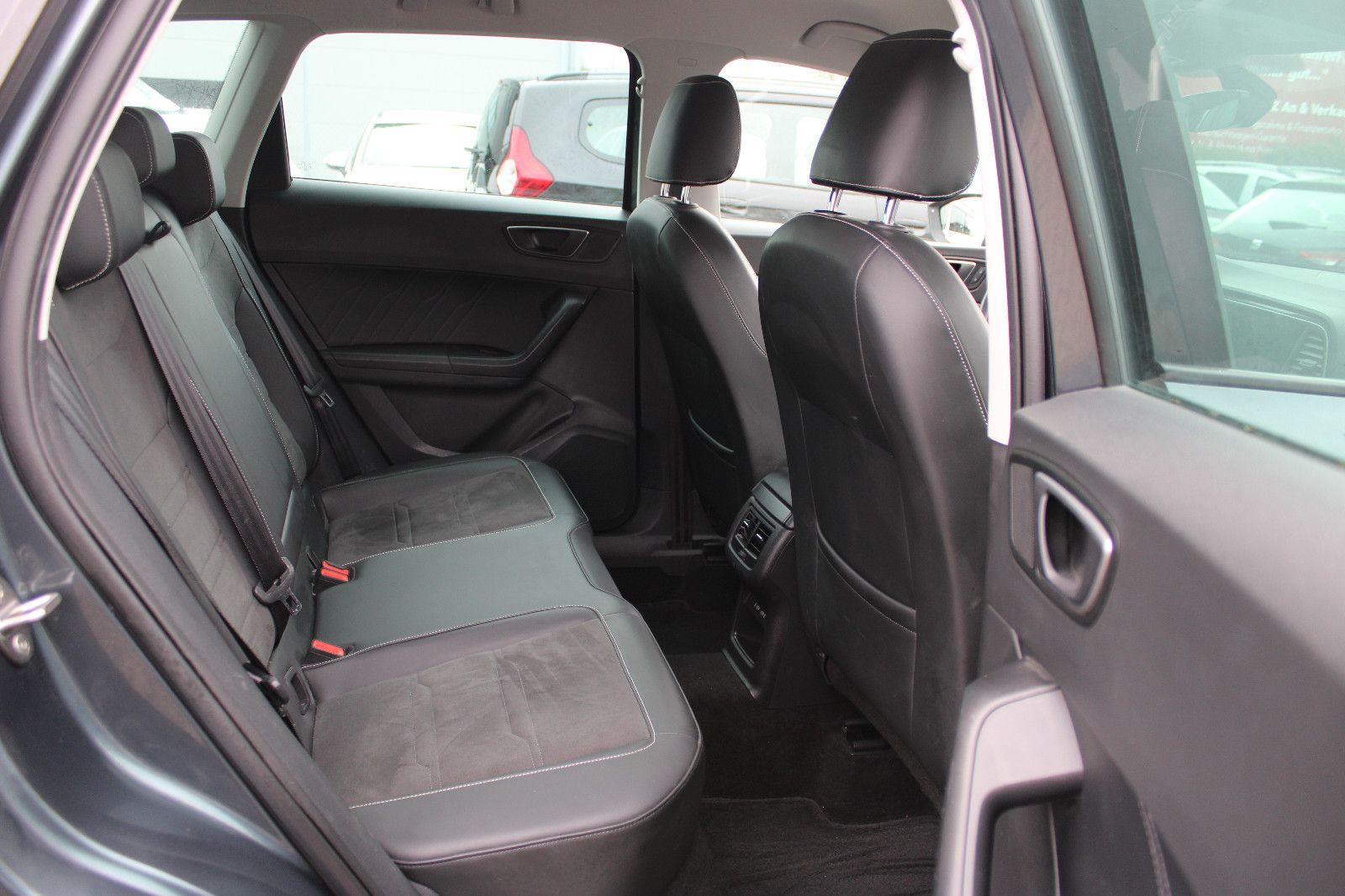 Fahrzeugabbildung SEAT Ateca 2.0 TDI Navi,Kamera,PDC,AHK,LED,Leder