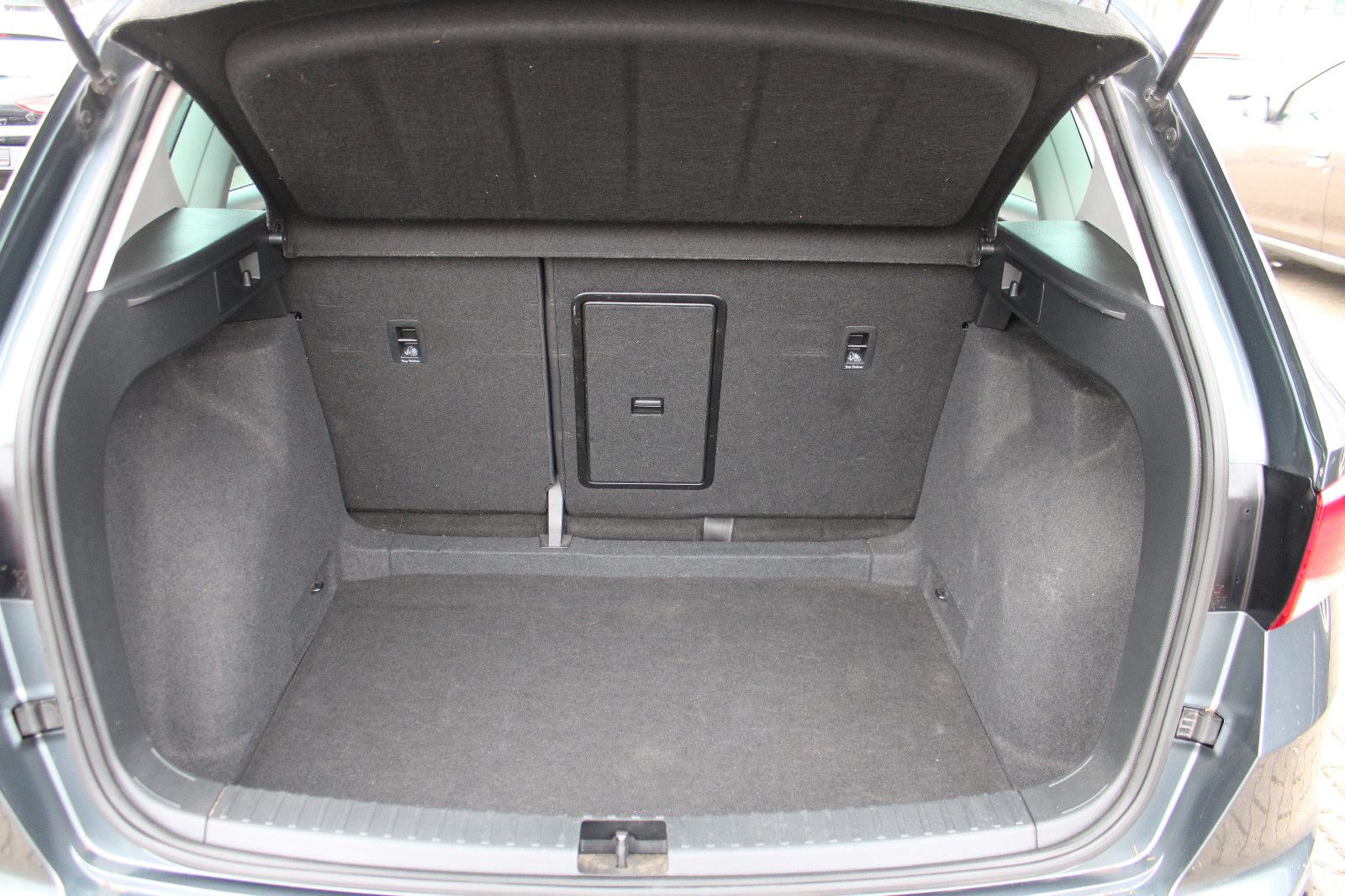 Fahrzeugabbildung SEAT Ateca 2.0 TDI Navi,Kamera,PDC,AHK,LED,Leder