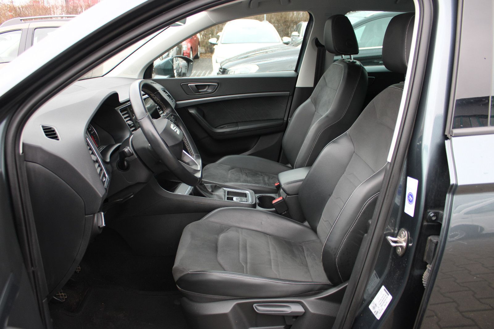 Fahrzeugabbildung SEAT Ateca 2.0 TDI Navi,Kamera,PDC,AHK,LED,Leder