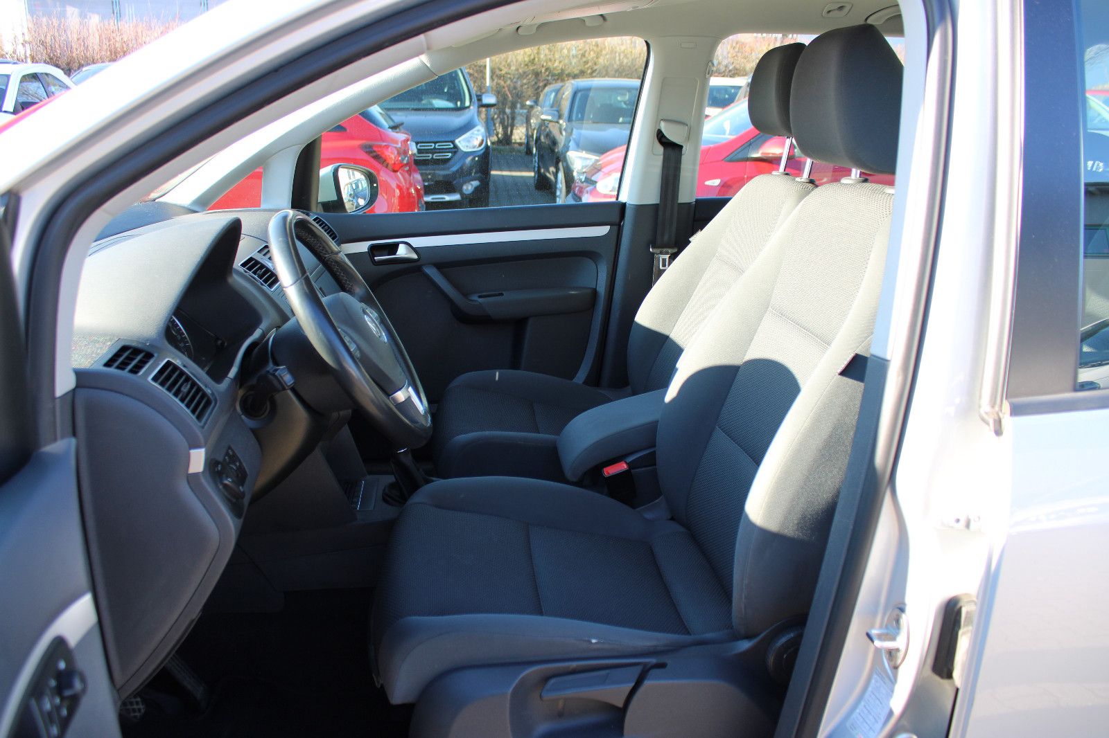 Fahrzeugabbildung Volkswagen Touran 1.6 TDI PDC,Kamera,AHK,SHZ