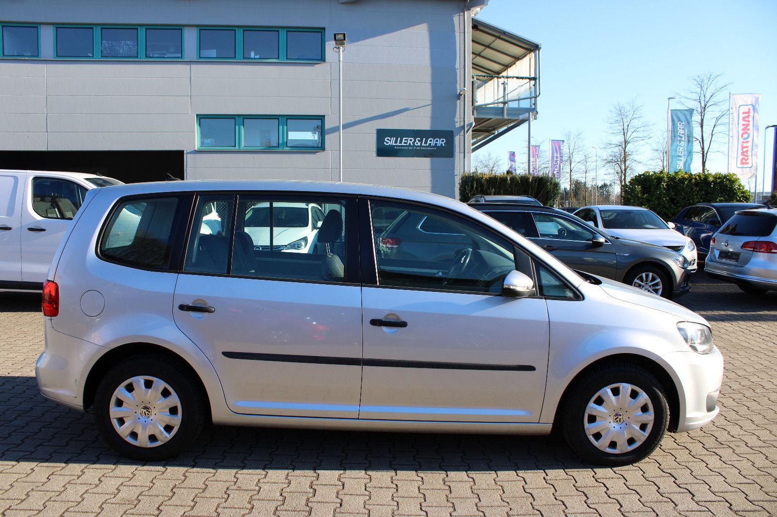 Fahrzeugabbildung Volkswagen Touran 1.6 TDI PDC,Kamera,AHK,SHZ