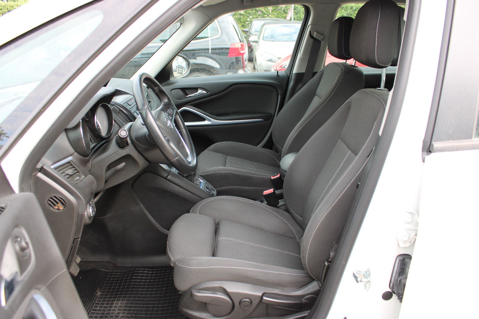 Fahrzeugabbildung Opel Zafira Tourer 1.6 CDTI PDC,Navi,SHZ,Tempomat