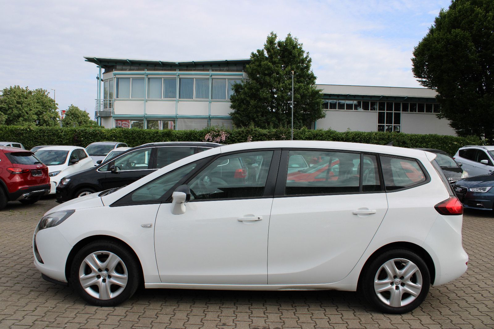 Fahrzeugabbildung Opel Zafira Tourer 1.6 CDTI PDC,Navi,SHZ,Tempomat